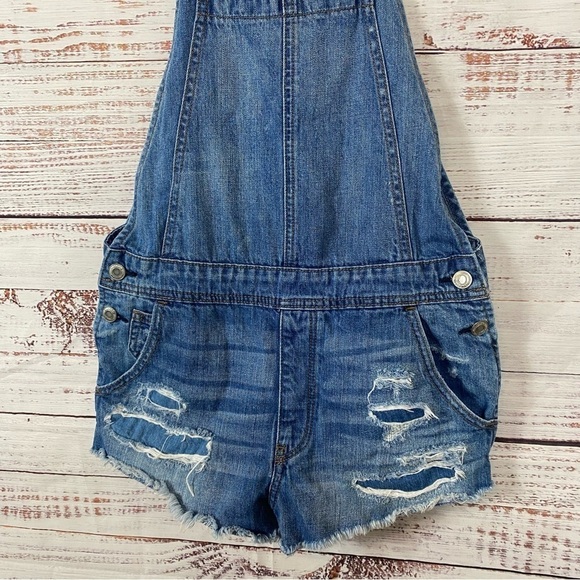 American Eagle outfitters ripped size XSmall raw hem short overalls - Picture 3 of 8